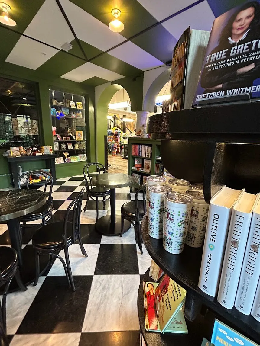 Coreander's Bookstore — photo 4