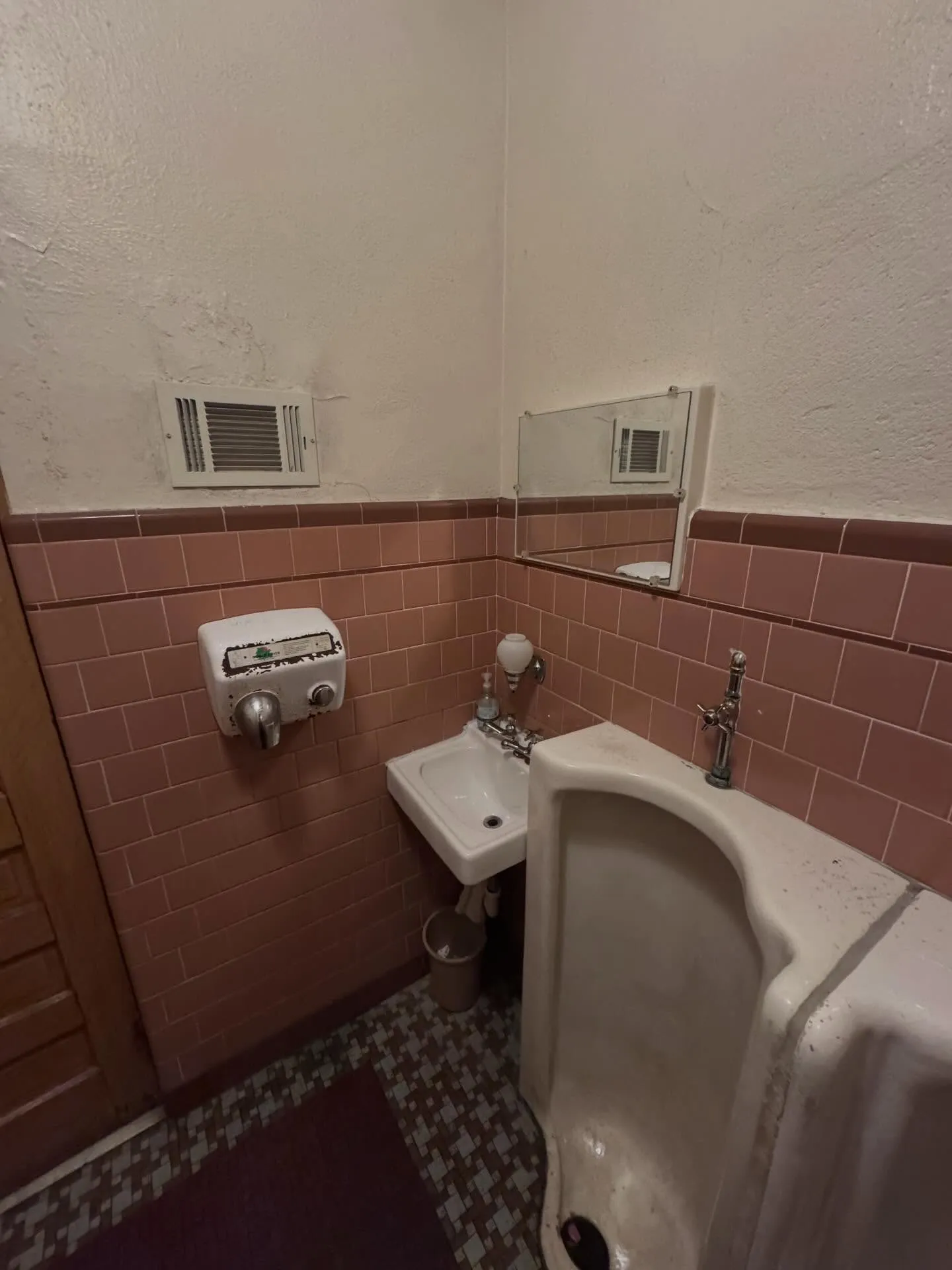 Dakota Inn — photo 11
