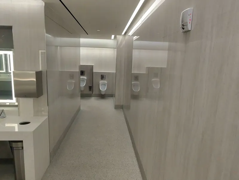 Detroit Metropolitan Airport — McNamara Terminal — photo 2