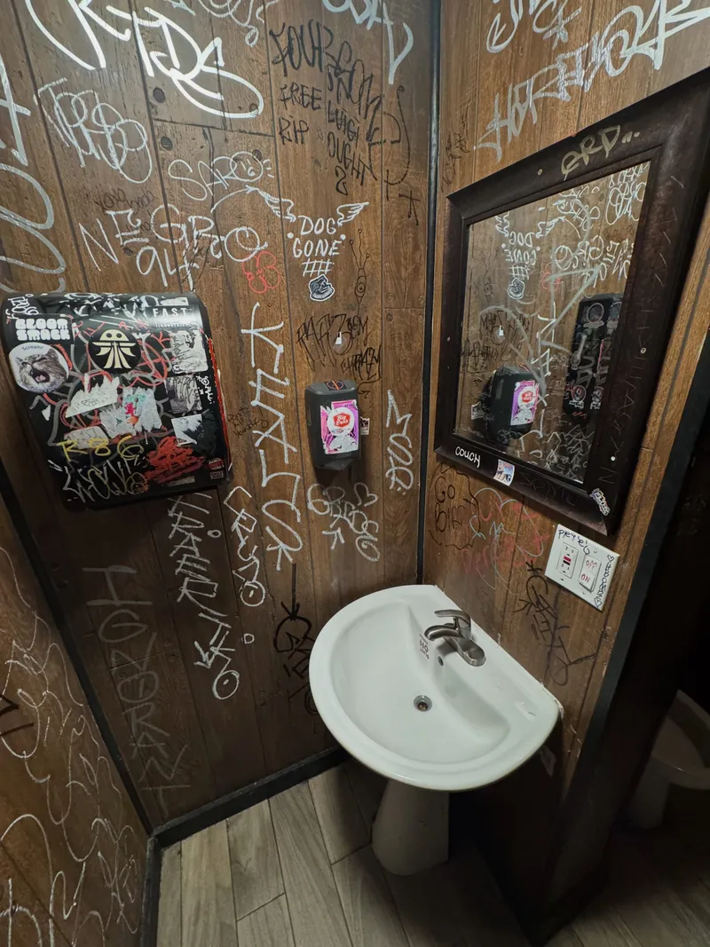Embassy Tavern — photo 6