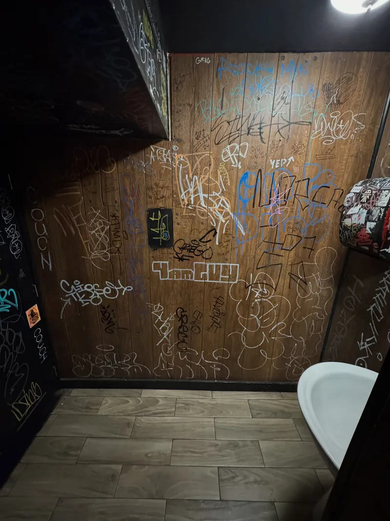 Embassy Tavern — photo 5
