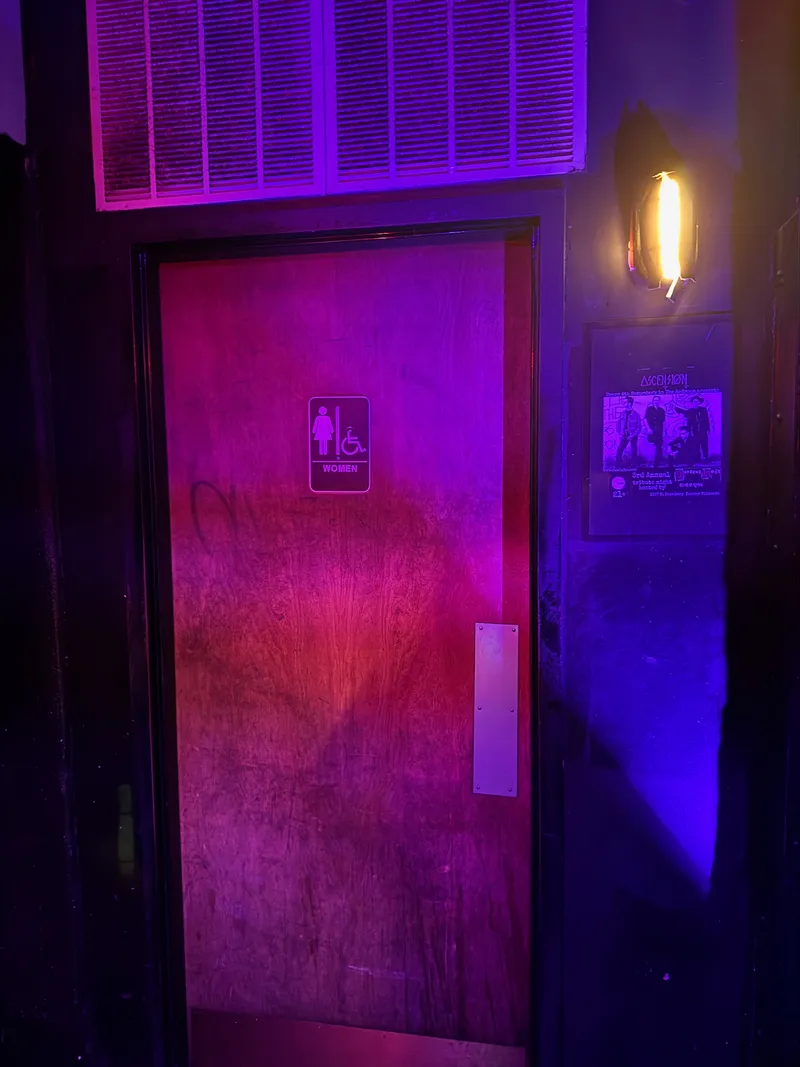 Embassy Tavern — photo 2