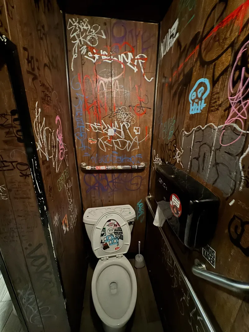 Embassy Tavern — photo 4