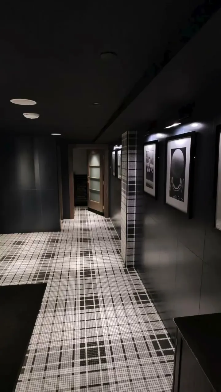 Gilly’s Clubhouse — photo 1