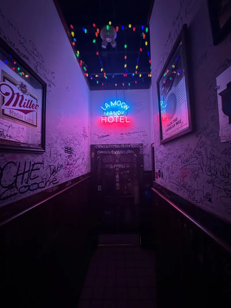 Honest John's — photo 3
