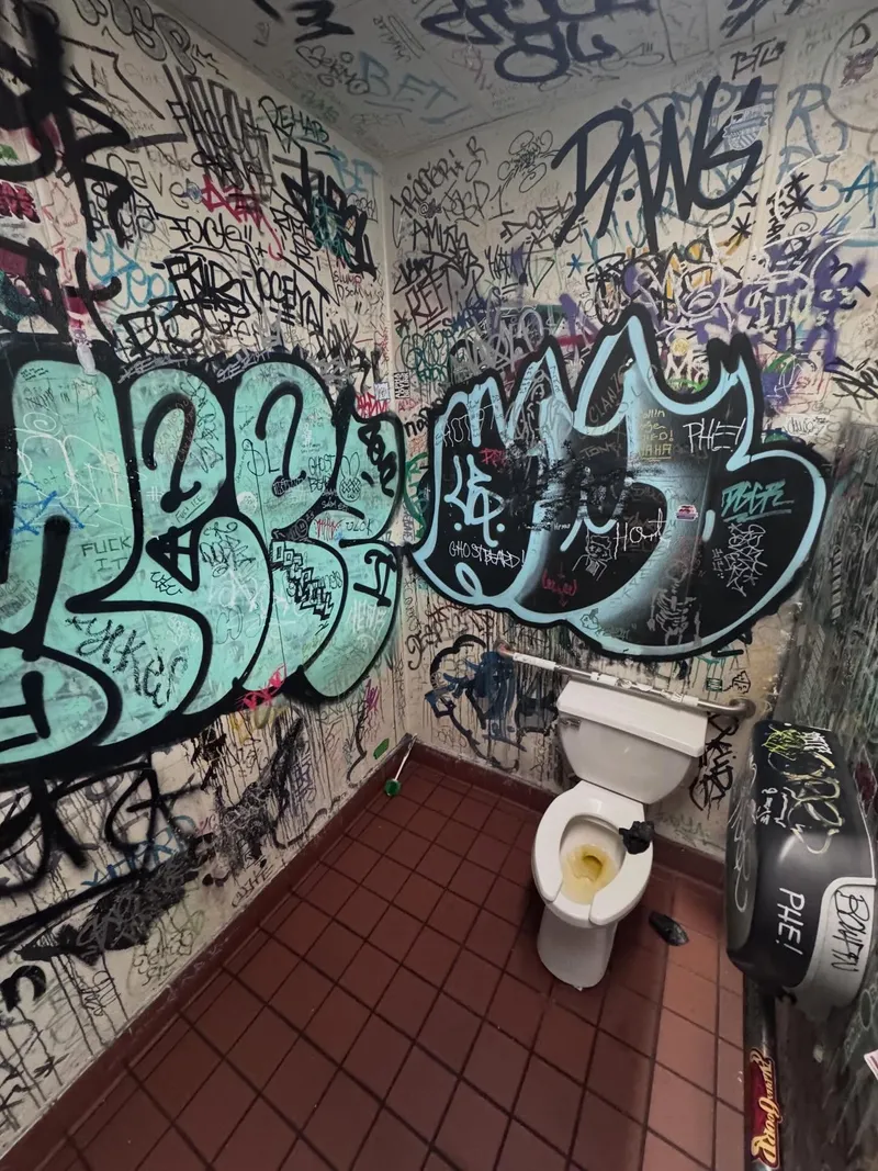 Honest John's — photo 6