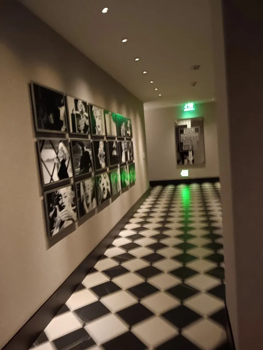 IO Godfrey Rooftop Lounge — photo 4