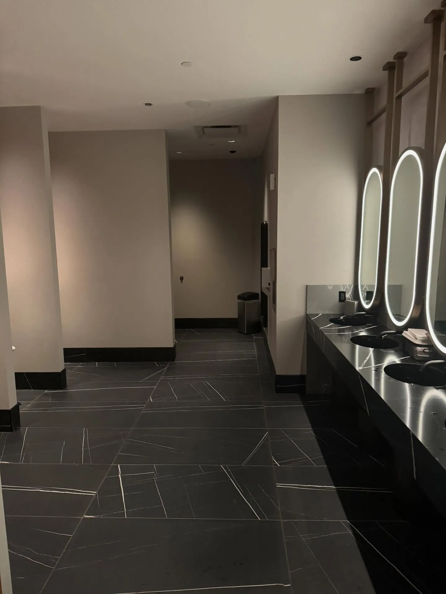 IO Godfrey Rooftop Lounge — photo 8