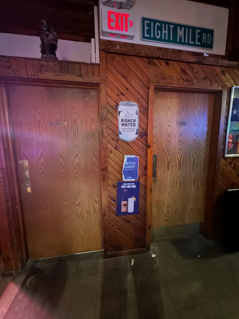 Lenny's Bar — photo 2