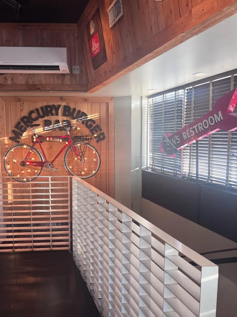 Mercury Burger & Bar — photo 1