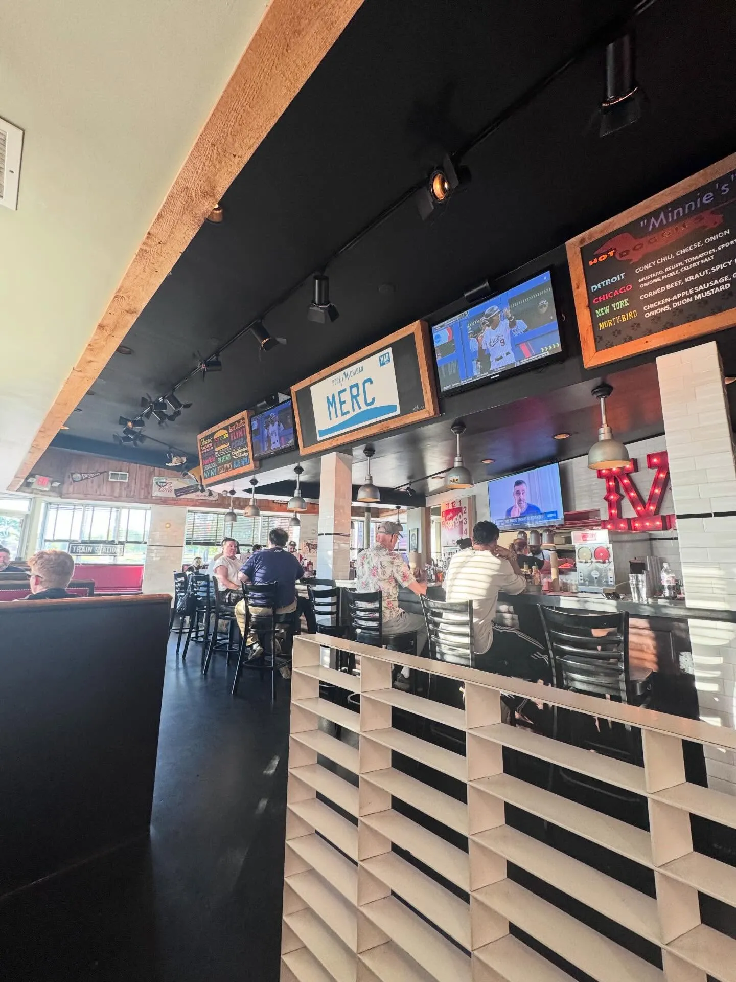 Mercury Burger & Bar — photo 3