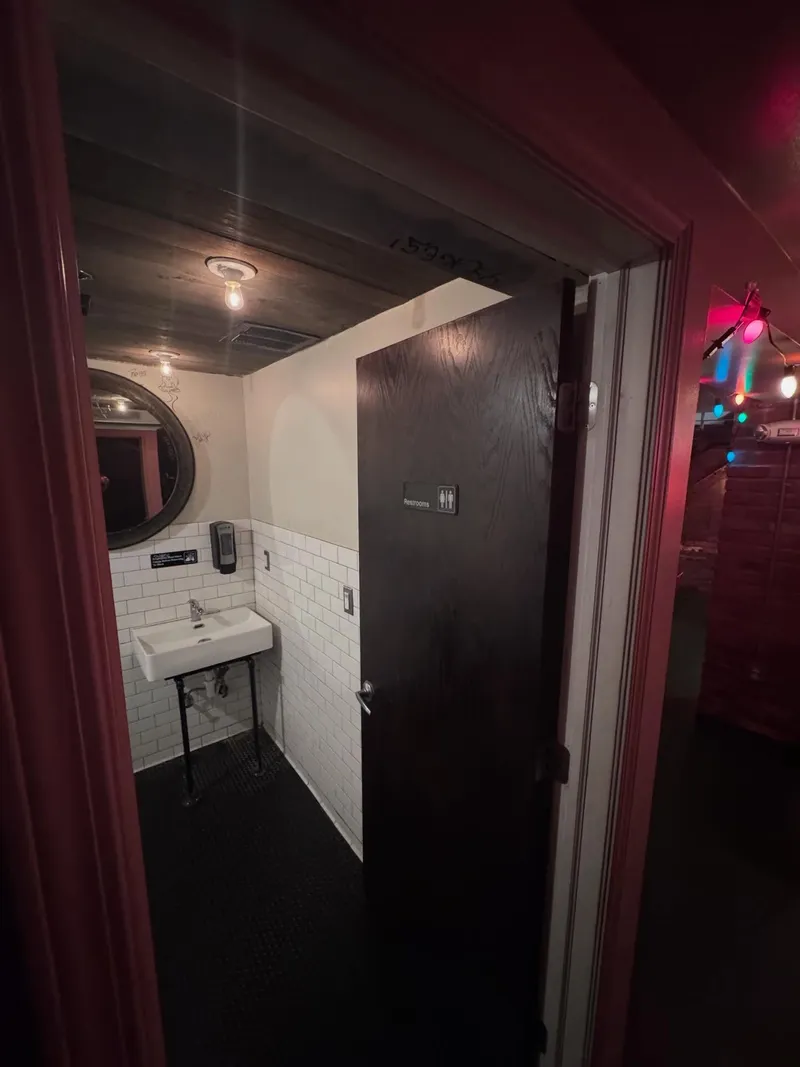 Mercury Burger & Bar — photo 4