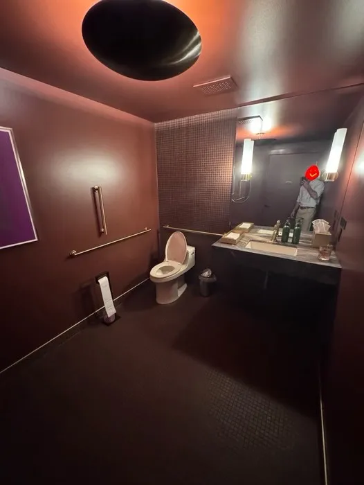 Otis Lounge — photo 4