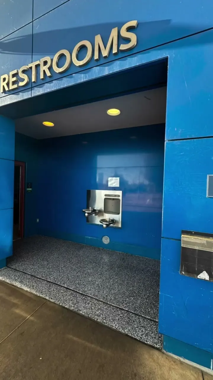 Riverwalk Café / Cullen Plaza — photo 1