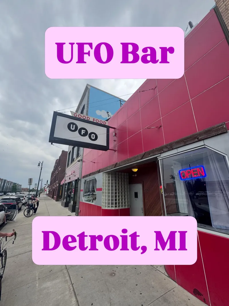 UFO Bar — photo 1