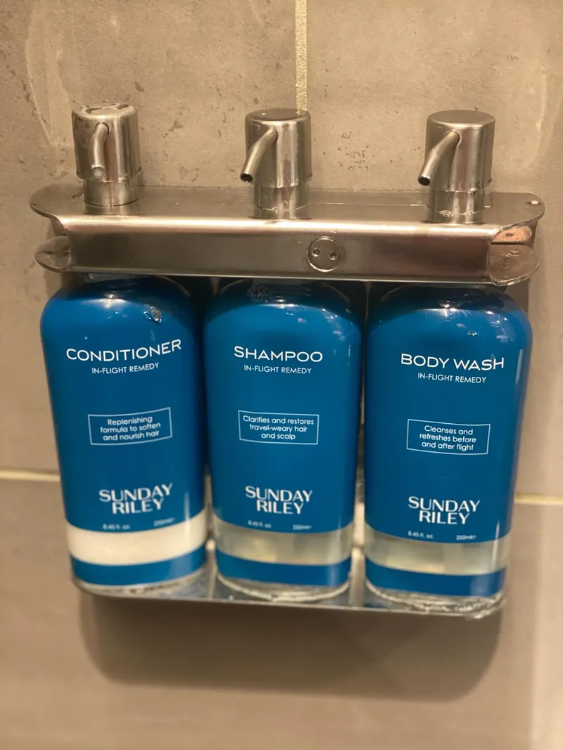 United Polaris Lounge — Washington Dulles — photo 3