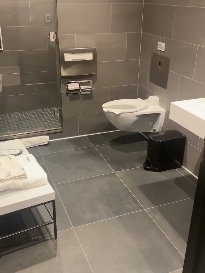 United Polaris Lounge — Washington Dulles — photo 6